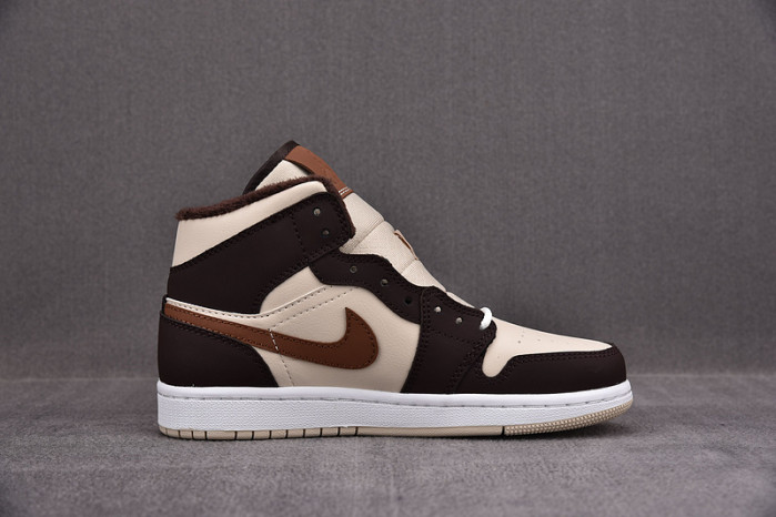 Air Jordan 1 Mid DO6699-200