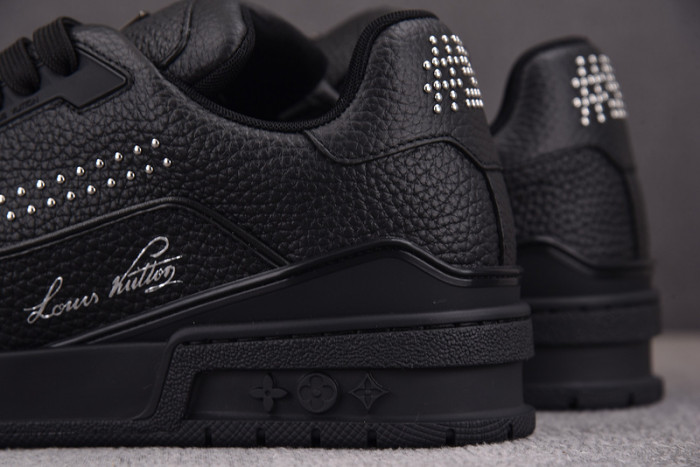 LV TRAINER SNEAKER LV-000568