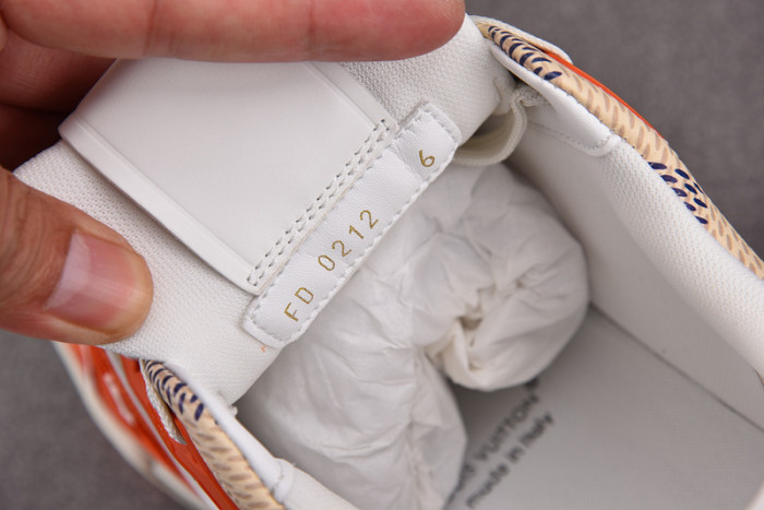 LV SNEAKER LV-000100