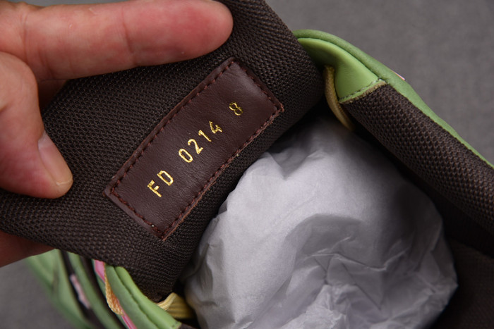 LV SNEAKER LV-000535