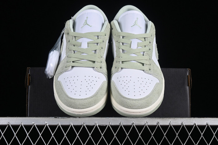 AIR JORDAN 1 LOW "LIGHT GREEN" FN5214-131