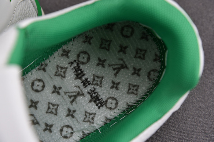 LV SNEAKER LV-000130
