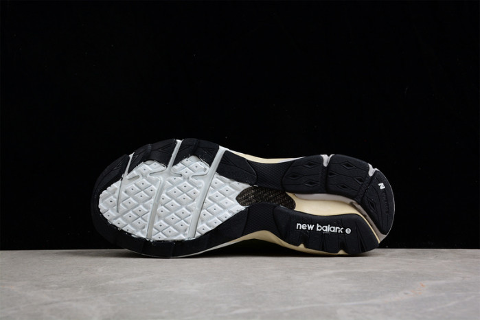 NEW BALANCE SNEAKER 013