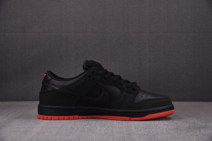 Nike SB Dunk Low Black Pigeon 883232-008