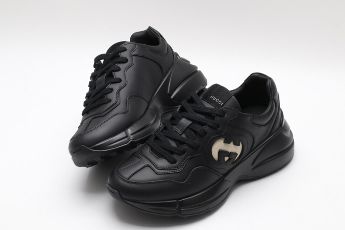 G*u*i* trainer sneaker126