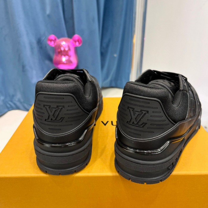 LV SNEAKER LV-000385