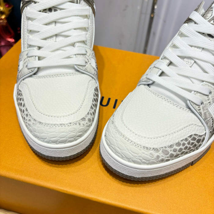 LV SNEAKER LV-000526