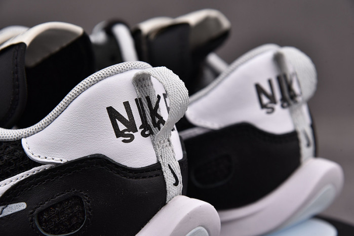 Nike Vaporwaffle sacai Black White CV1363-001