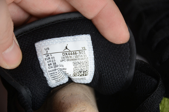 AIR JORDAN 1 LOW "VIVID GREEN SNAKESKIN