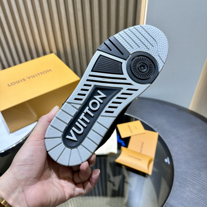 LV TRAINER SNEAKER LV-000578