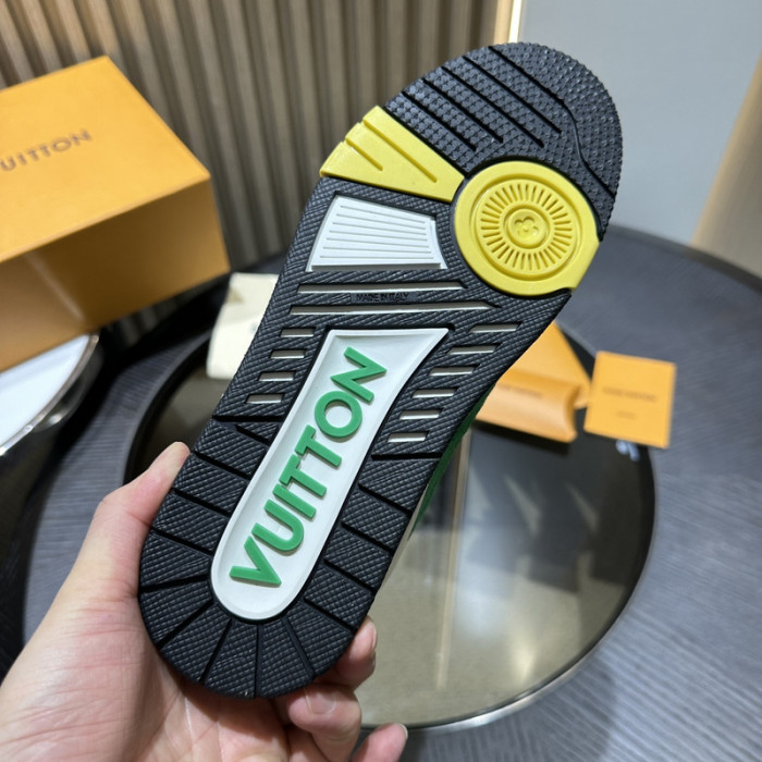 LV TRAINER SNEAKER LV-000579