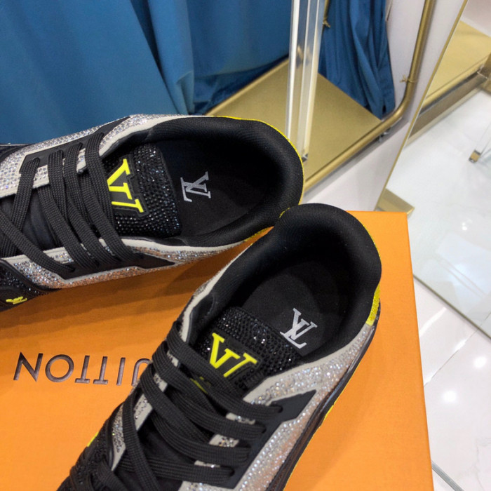 LV SNEAKER LV-000329