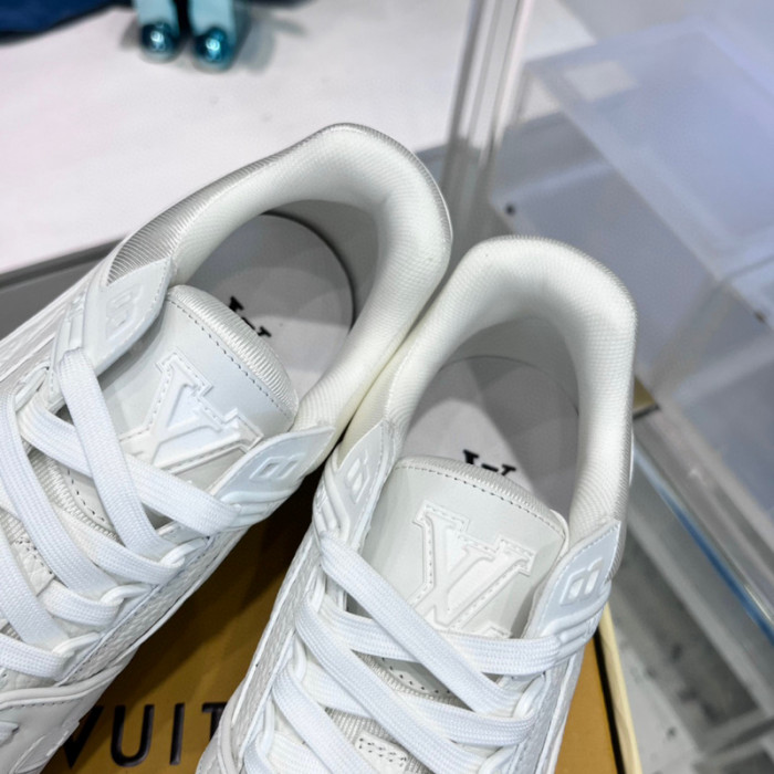 LV SNEAKER LV-000386