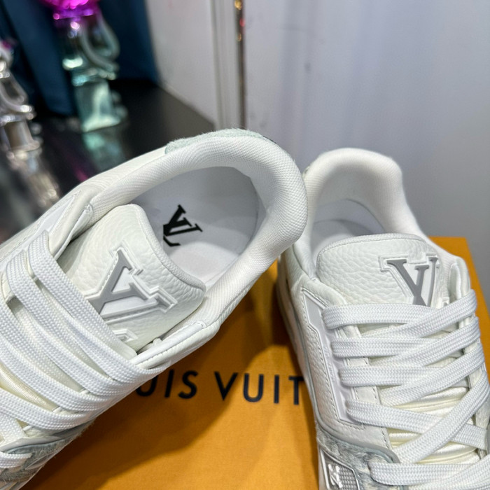 LV SNEAKER LV-000528