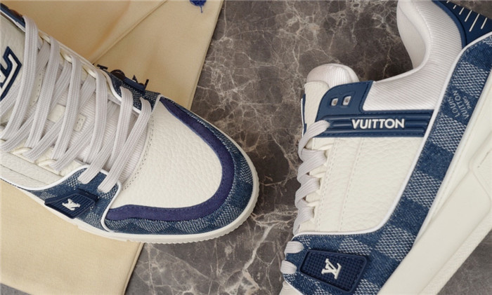 LV SNEAKER LV-000190