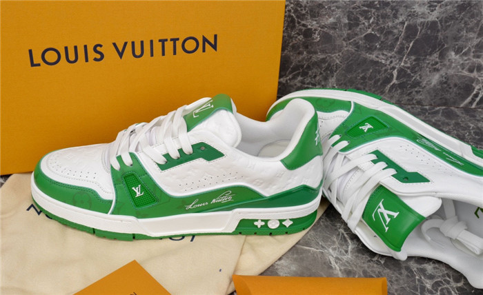 LV SNEAKER LV-000218
