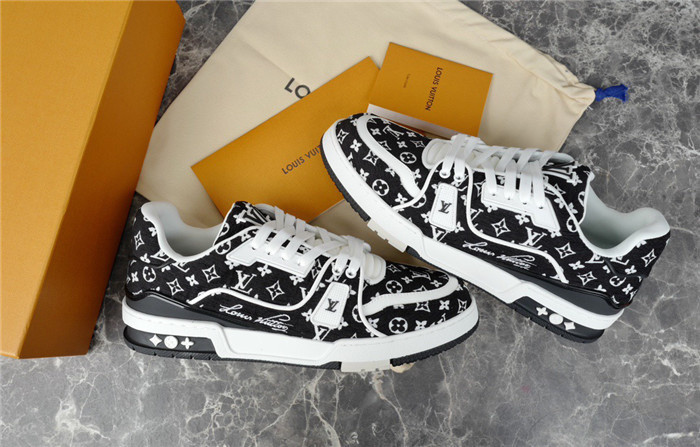 LV SNEAKER LV-000226