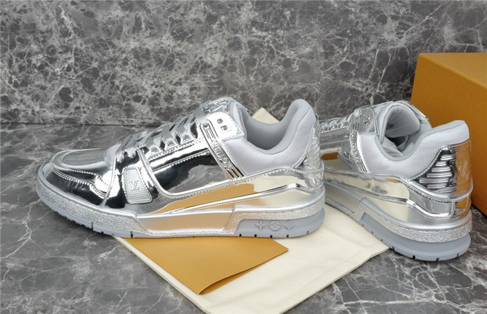 LV SNEAKER LV-000229