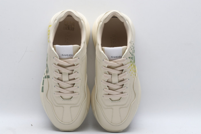 G*u*i* trainer sneaker112