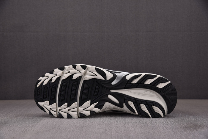 As*ic*s gel kayano tr v4 