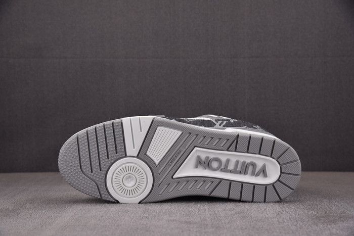 LV TRAINER SNEAKER LV-000576