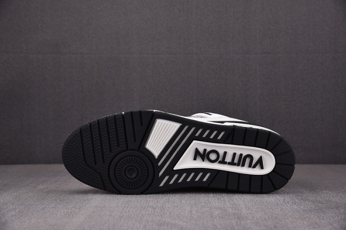 LV TRAINER SNEAKER LV-000596