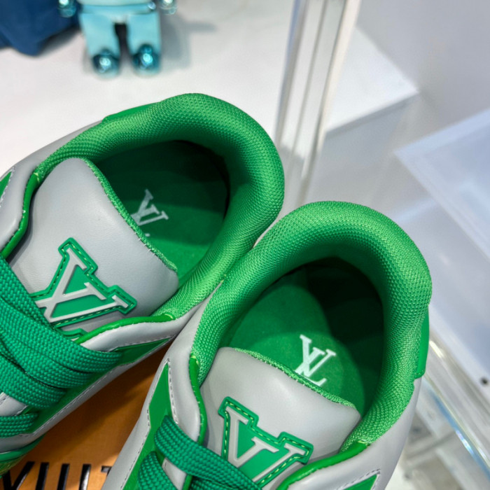 LV SNEAKER LV-000377