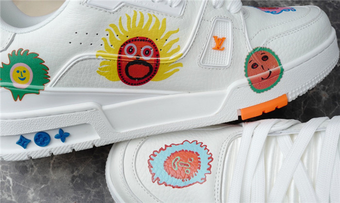 LV SNEAKER LV-000211