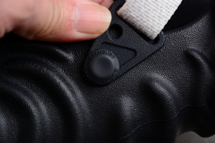 Cr*0*s x salehe bembury c00007