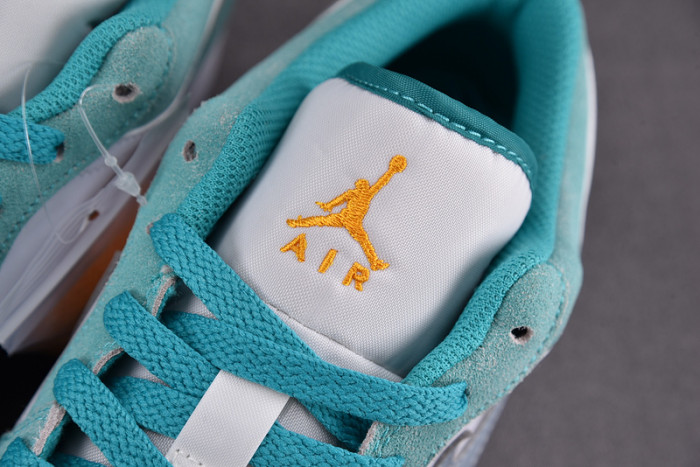 Jordan 1 Low SE New Emerald DN3705-301