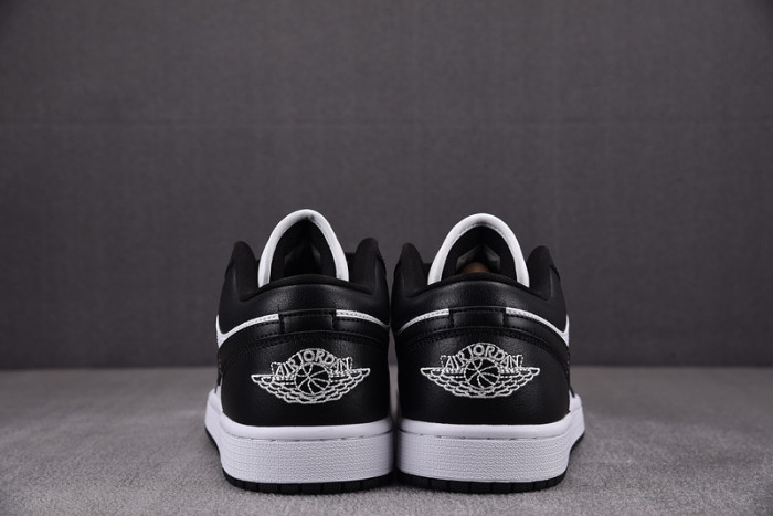 Air Jordan 1 Low “Panda” DC0774-101