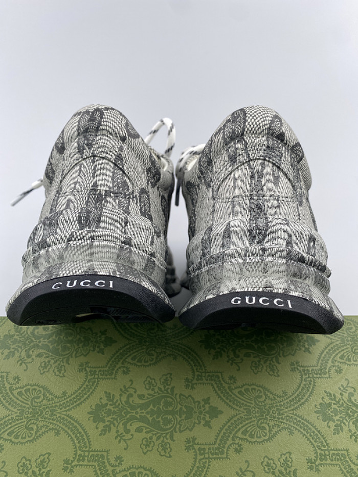 G*u*i* trainer sneaker132