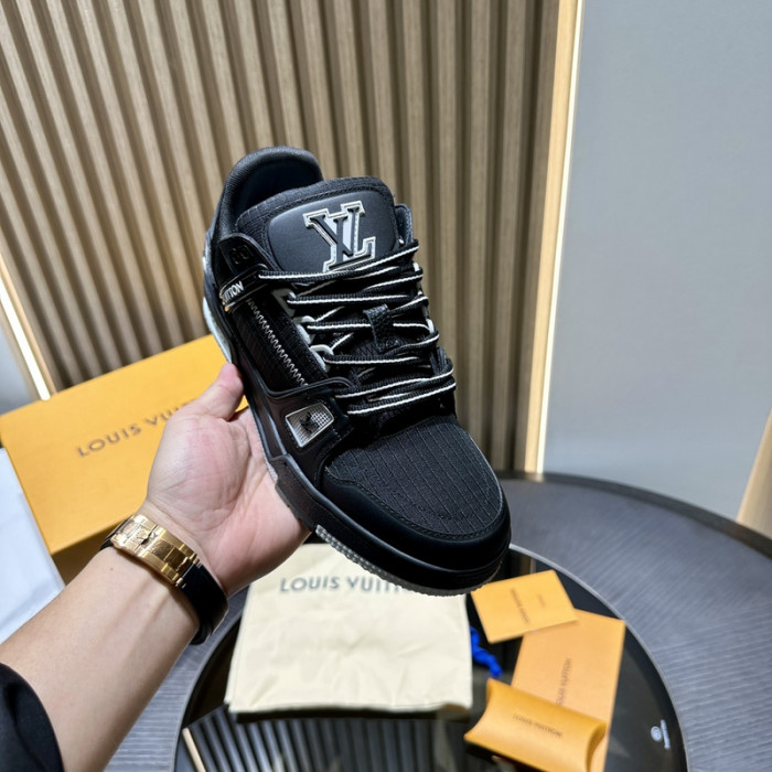 LV TRAINER SNEAKER LV-000578