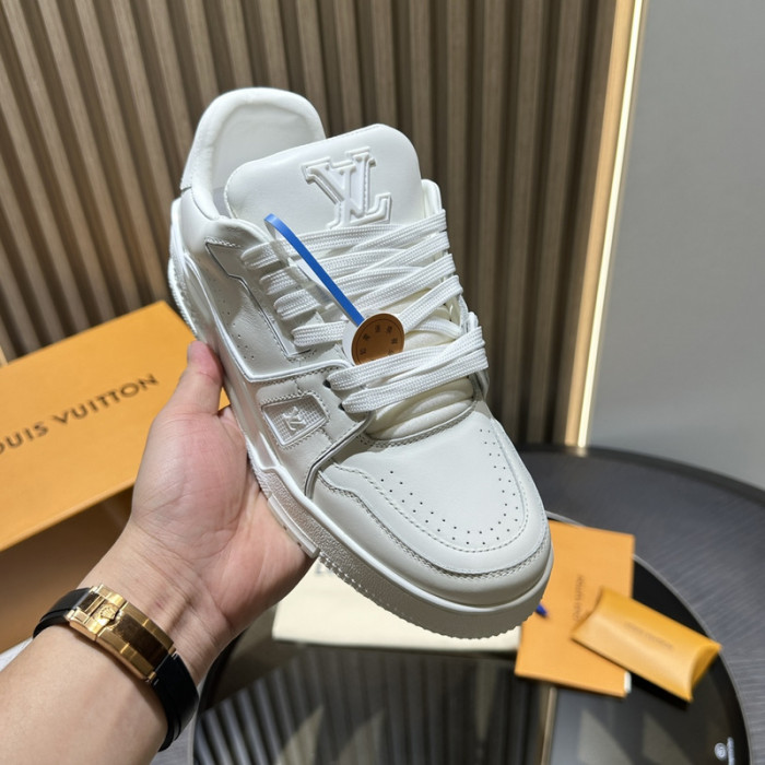 LV TRAINER SNEAKER LV-000604