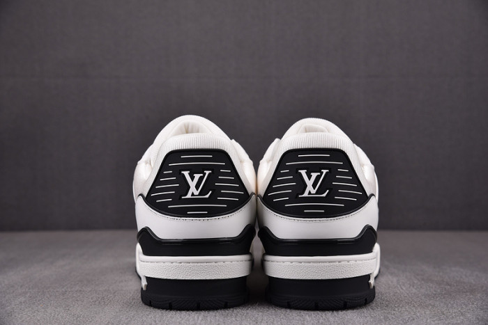 LV TRAINER SNEAKER LV-000596