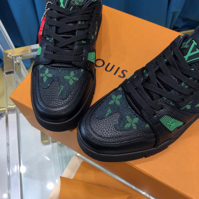 LV SNEAKER LV-000326