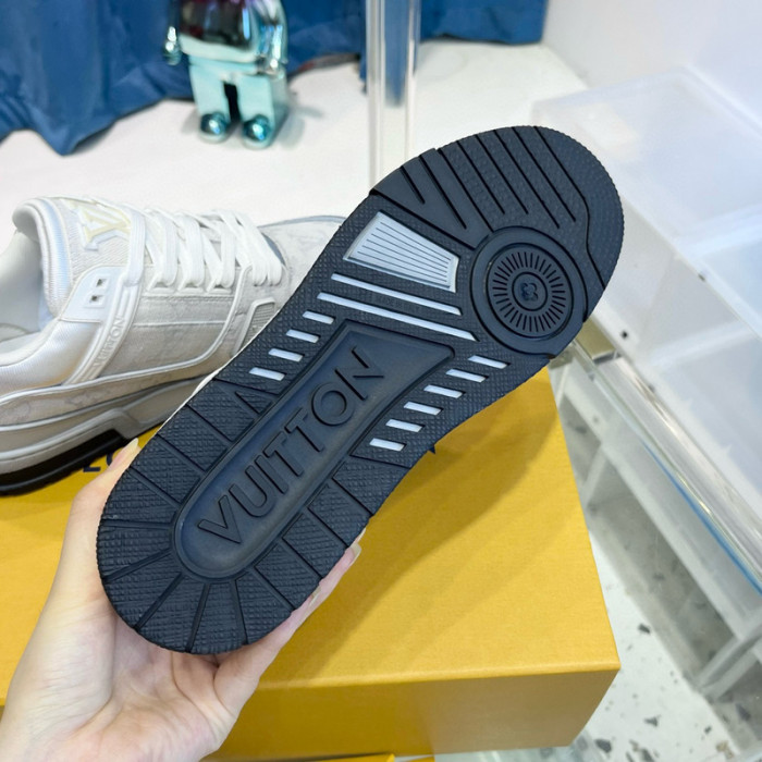 LV SNEAKER LV-000416