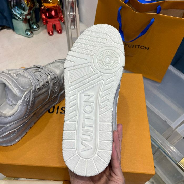 LV SNEAKER LV-000509