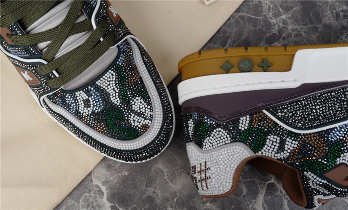 LV SNEAKER LV-000222