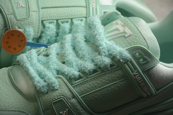 LV TRAINER SNEAKER LV-000557