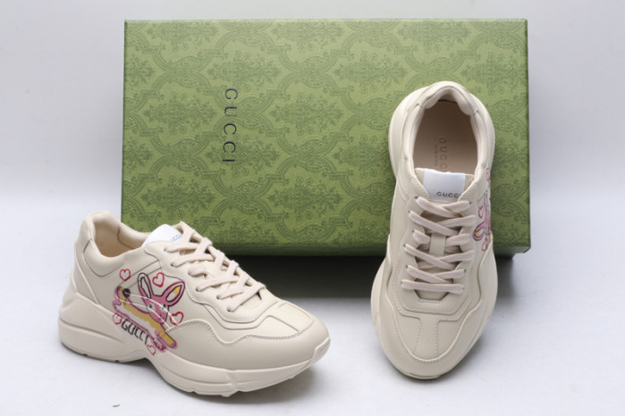 G*u*i* trainer sneaker100