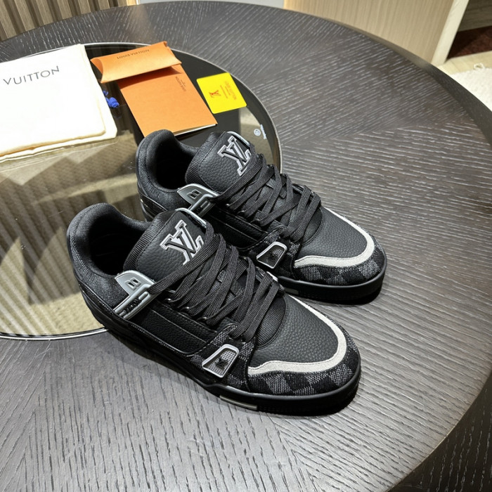 LV TRAINER SNEAKER LV-000574