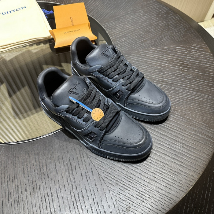 LV TRAINER SNEAKER LV-000607
