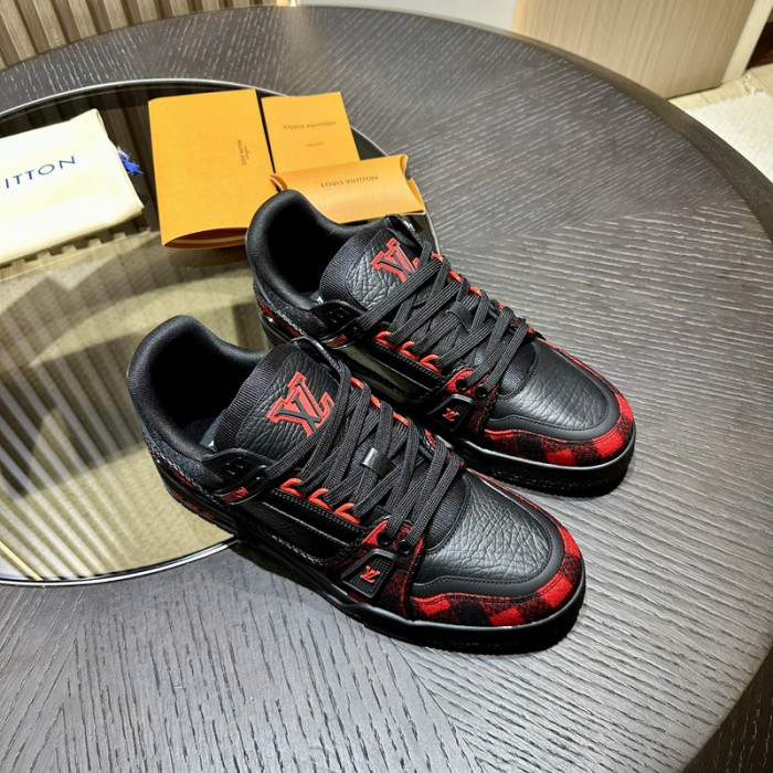 LV TRAINER SNEAKER LV-000584