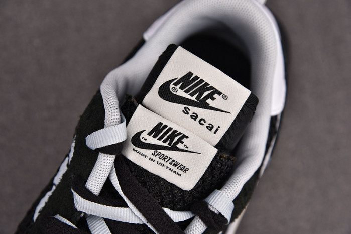 Nike Vaporwaffle sacai Black White CV1363-001