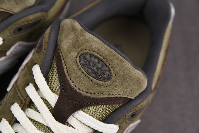 NEW BALANCE SNEAKER NB050