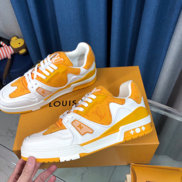 LV SNEAKER LV-000335