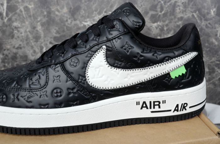 LV SNEAKER LV-000240