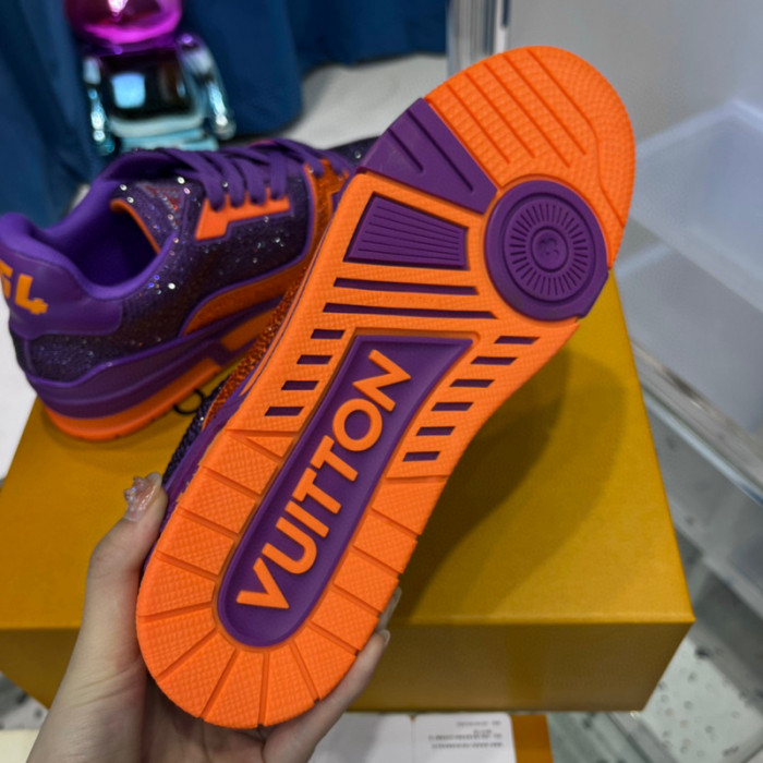 LV SNEAKER LV-000372