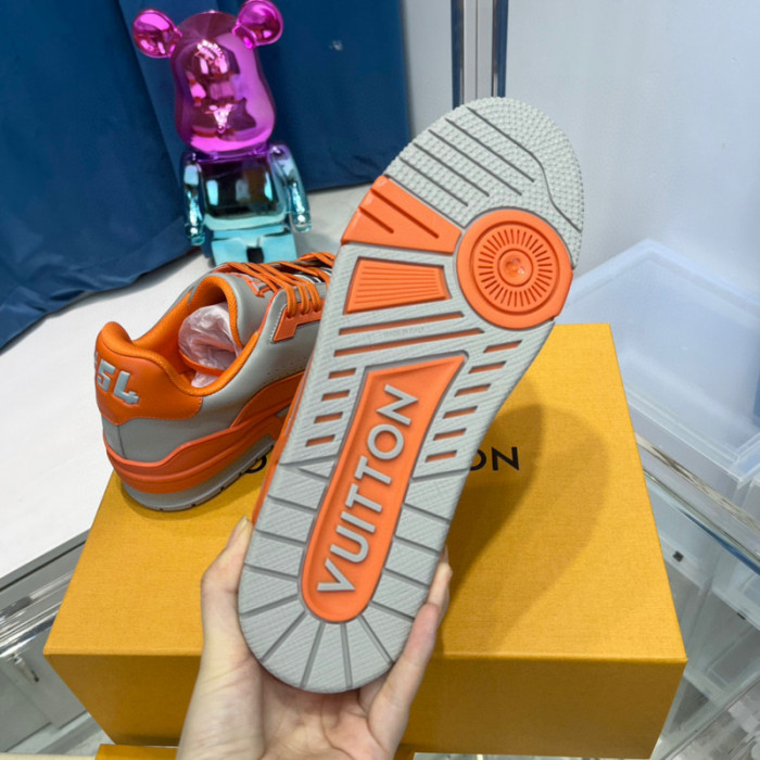 LV SNEAKER LV-000375